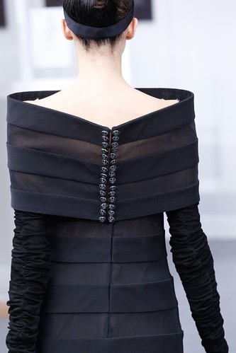 Chanel Couture : Chanel HC AW 2016-17 #Chanel #ChanelHauteCouture #ChanelAteliers Visitez espritdeg … | by modehot.com