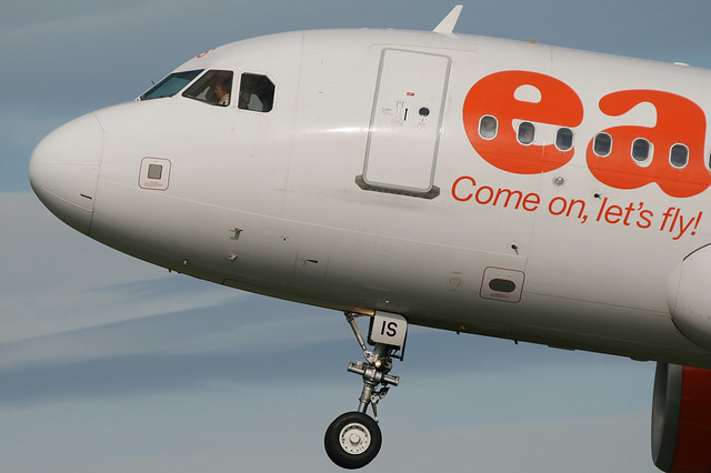 EasyJet - Airbus A319-111 G-EZIS @ Bristol