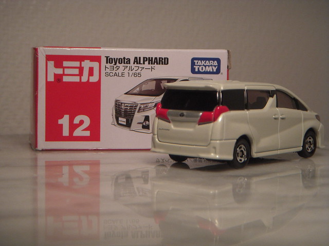 2015 Toyota Alphard 1:65 Diecast by Tomica