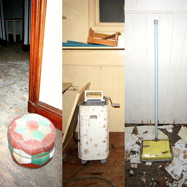 Remember these? Seen in abandoned house. A Pouffe, washer mangle and a Ewbank carpet sweeper!😎