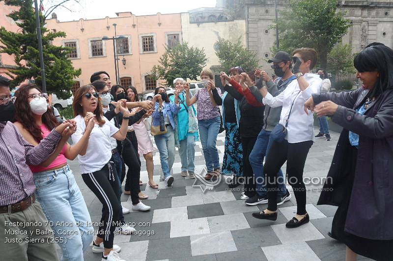 Galería de Fotos 260 Festejando 70 Años de Israel y Mèxico con Musìca y Bailes Coros y rikudim en Sinagoga Justo Sierra (255)