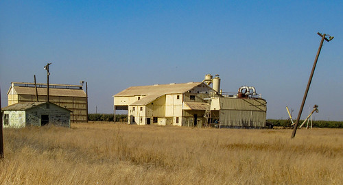 Corcoran / abandoned ag processing plant (# 1042) Along CA-43, fairly close to Corcoran, CA, in the Central Valley. An abandoned processing plant of some sort.
I don't know what this plant was, but behind me and less accessible is a newer (but also abandoned) processing plant that was owned by Smithfield (pork products) and the nearby farms are labeled as dairy in Google maps.
FYI, the adjacent picture protesting water management was taken on the edge of this field.