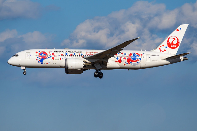 JAL / B788 / JA823J / RJAA