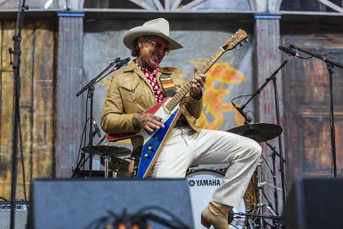 Eric Lindell. Photo by Kristen Derr.