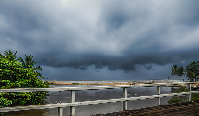 Sri Lanka, bad weather on the way to colombo