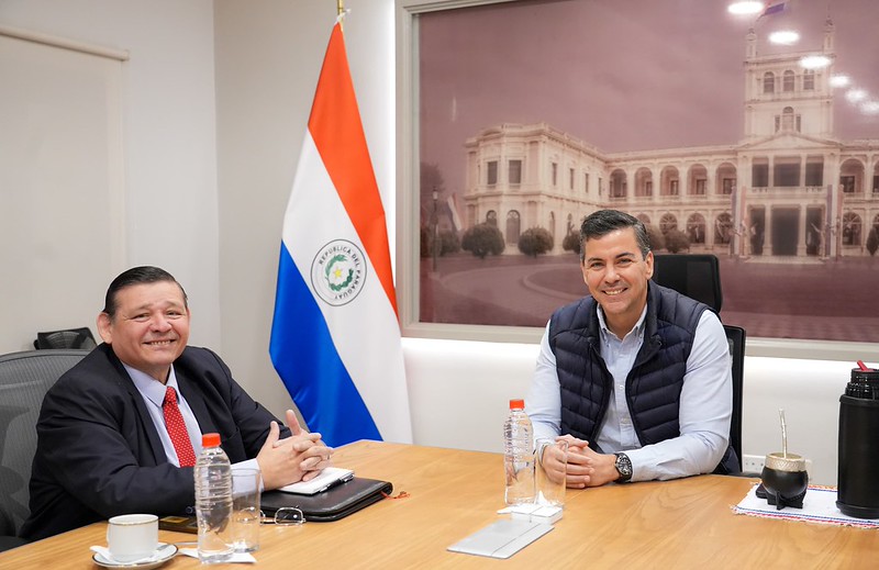 Reunión del presidente Santiago Peña y el presidente del INDERT, Francisco Ruiz Diaz