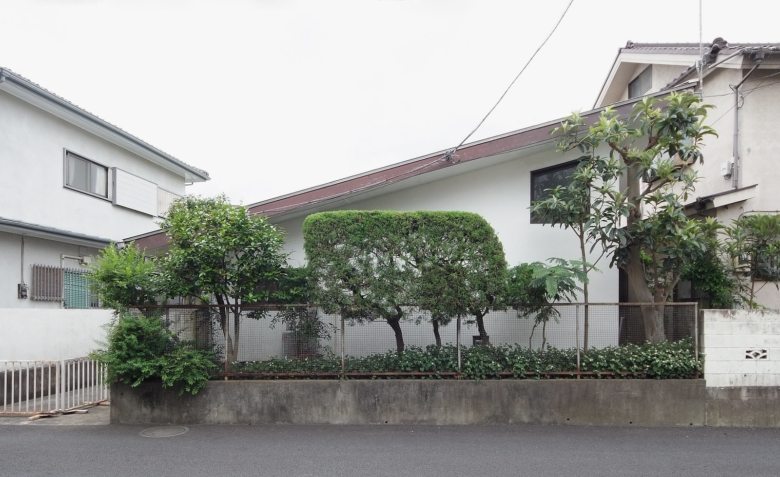 HOUSE OF EARTH: Kazuo Shinohara, Tokyo, Jun. 1966 | 地の家